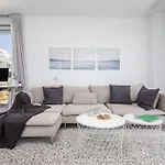 Stylish 3 Bedroom Le Mirage Close To Beach Rdr317