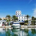 Estepona Puerto Ideal Location