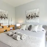 Modern Apt In Alcazaba Lagoon
