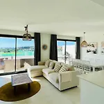 Penthouse Moderne Et Cosy Pour Vos Vacances Accessible A Pied Depuis La Plage
