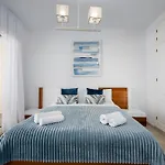 Right On The Beach - 4Br Seaview