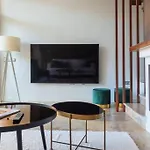 Stunning 2 Bd Townhouse By Hostlovers