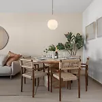 Nohemi - Elegant City And Beach Apartment