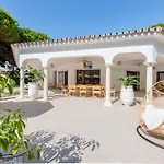 Luxurious Villa Just 200M From The Beach!