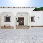 Luxurious Villa Just 200M From The Beach!