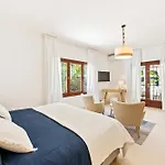 Luxurious Villa Just 200M From The Beach!