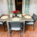 Alquiler Vacacional. Bajo Con Parrilla Y Piscina, Cerca De La Playa Y Puerto Banus