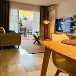 Alquiler Vacacional. Bajo Con Parrilla Y Piscina, Cerca De La Playa Y Puerto Banus