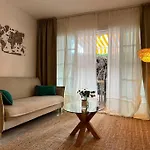 Alquiler Vacacional. Bajo Con Parrilla Y Piscina, Cerca De La Playa Y Puerto Banus