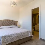 Modern Apartment In Estepona Ref M39