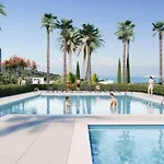 2 Bed Luxury Apt In Estepona, Parking & Pools