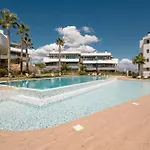 Luxurious 2 Bedroom Apartment Close To The Beach In Estepona