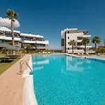 Luxurious 2 Bedroom Apartment Close To The Beach In Estepona