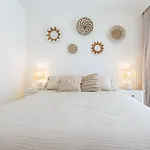 Newly Renovated, Sea View + Walk To Beach Rdr381