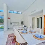 2223 Modern Design Villa Pool