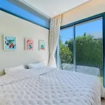2223 Modern Design Villa Pool
