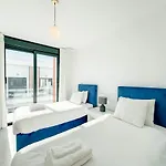 Rooftop Jacuzzi Pools Modern Wifi Townhouse