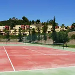Elegant Apartment In Benahavis With Shared Pool 100 M²