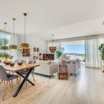 Unique 3-Bdrm Townhouse, Stunning View, Pool & Bbq
