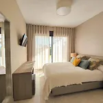 Luxury Golf & Private Garden