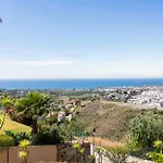 Elegante Piso En Benahavis Con Vista Al Mar