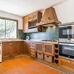Gorgeous Home In Estepona With Wifi