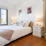 Gorgeous Home In Estepona With Wifi
