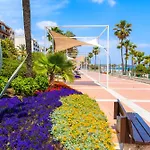 Brand New Chic Apartment - City, Pool & Beach