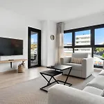 Beautiful 2-Bedroom Apartment Near Center And Beach