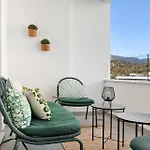 Beautiful 2-Bedroom Apartment Near Center And Beach