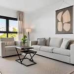 Beautiful 2-Bedroom Apartment Near Center And Beach