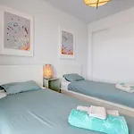 Estepona Place - Spacious Family City Apartment