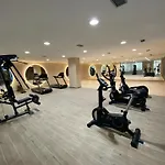Logement Moderne Avec Jacuzzi, Piscine Chauffee Et Salle De Sport
