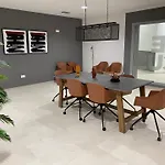 Logement Moderne Avec Jacuzzi, Piscine Chauffee Et Salle De Sport