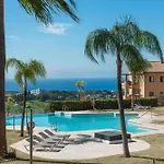 Large 3-Bedroom Nestled In Golf Paradise
