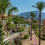 Large 3-Bedroom Nestled In Golf Paradise