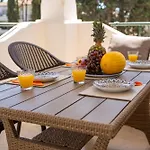 Elegant Marbella Apartment, 5-Pool Oasis, Sunlit Terrace, Garage