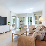 Elegant Marbella Apartment, 5-Pool Oasis, Sunlit Terrace, Garage