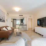 Elegant Marbella Apartment, 5-Pool Oasis, Sunlit Terrace, Garage