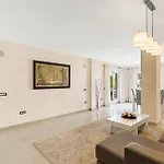 Nice Apartment In Estepona With Kitchen