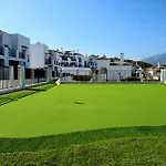 Modern Three Bedroom Apart- 6 Pools- Gym -Sun 482