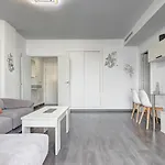 Estepona Terrace, Parking & Pool Apartment