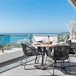 Vivi Homes - Casa Skye Pool, Terrace & Sea View