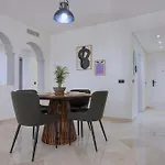 2 Bedroom 2 Bathroom Penthouse Apartment