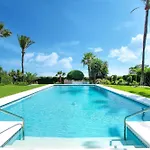 1072 Beachfront El Paraiso Retreat With Pool & Bbq