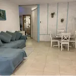 Cozy Apartment By The Sea