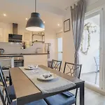 Gorgeous Apartment In Estepona With Kitchen