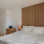 Elegant 3-Bedroom With Incredible Sea Views