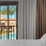 Elegant 3-Bedroom With Incredible Sea Views