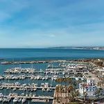 2 Bed Sea View Perfect Location